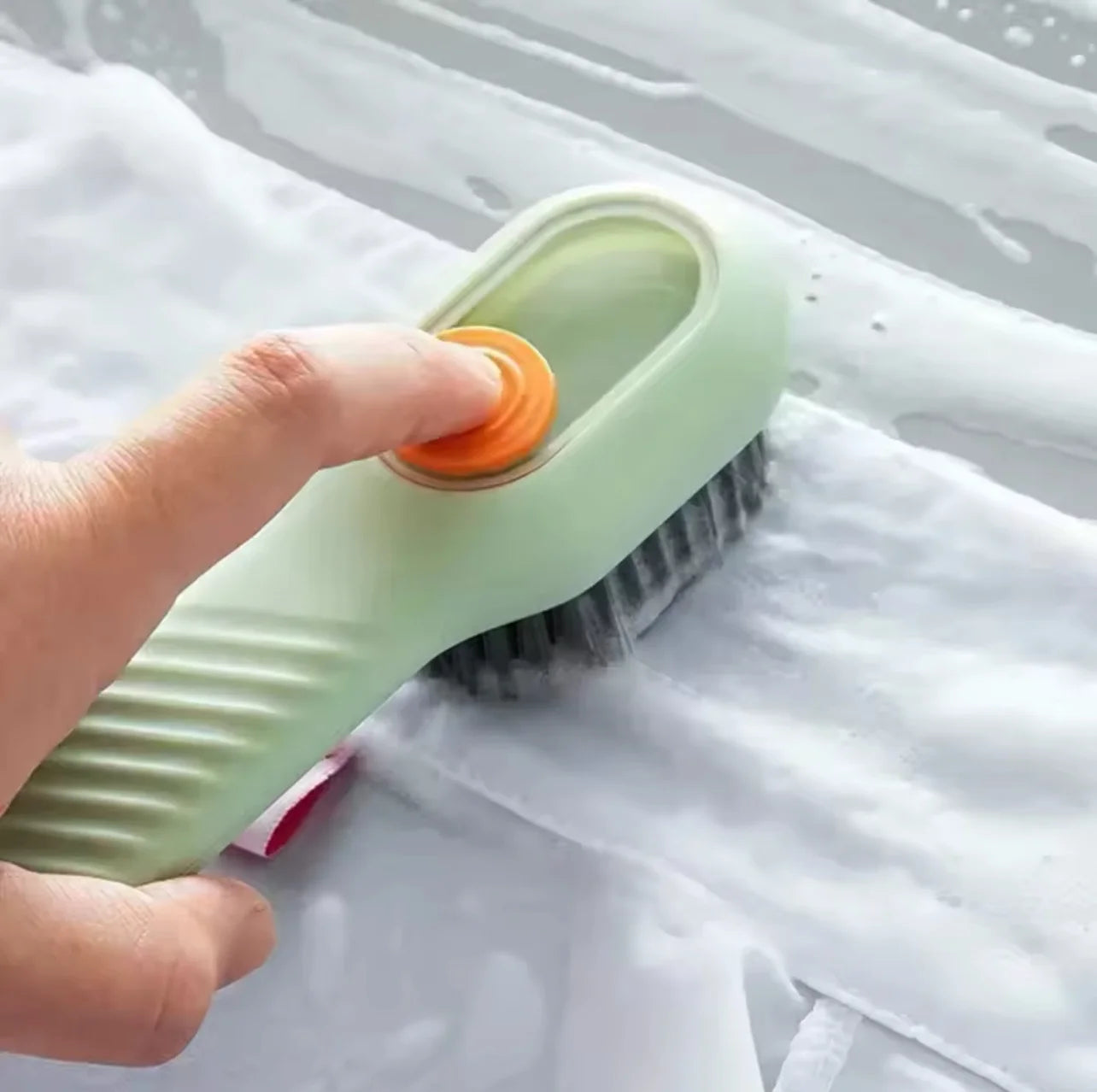 Brosse de Nettoyage avec Réservoir