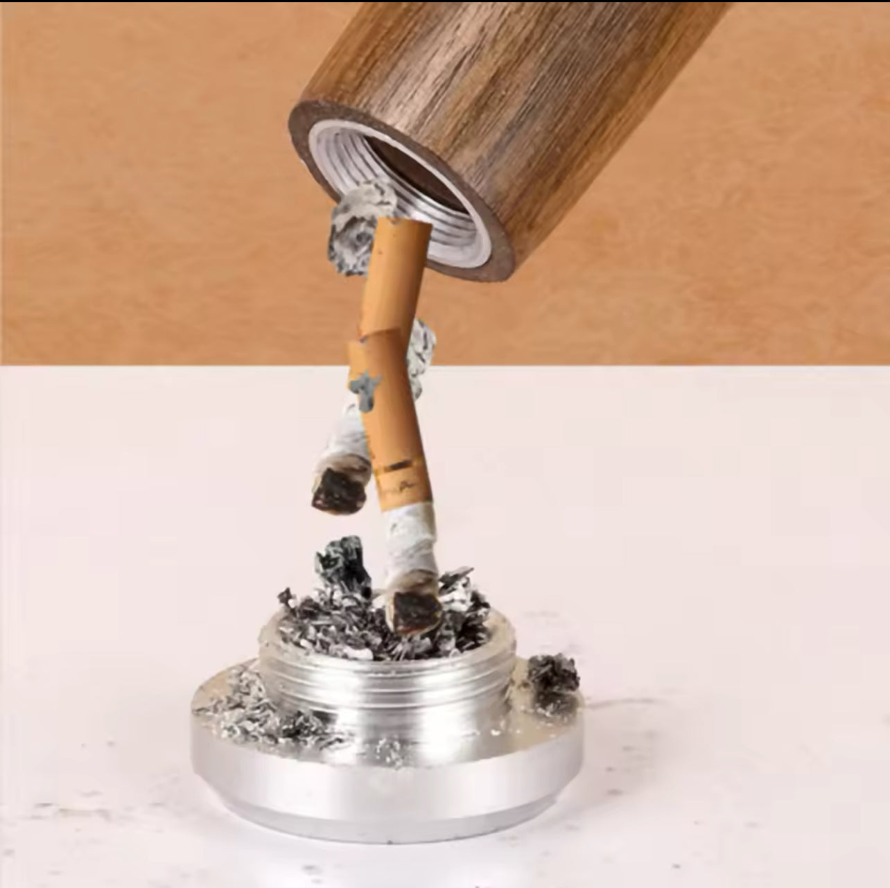 Cendrier avec filtre à fumée