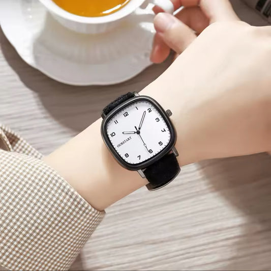 Montre élégante à bracelet suédé